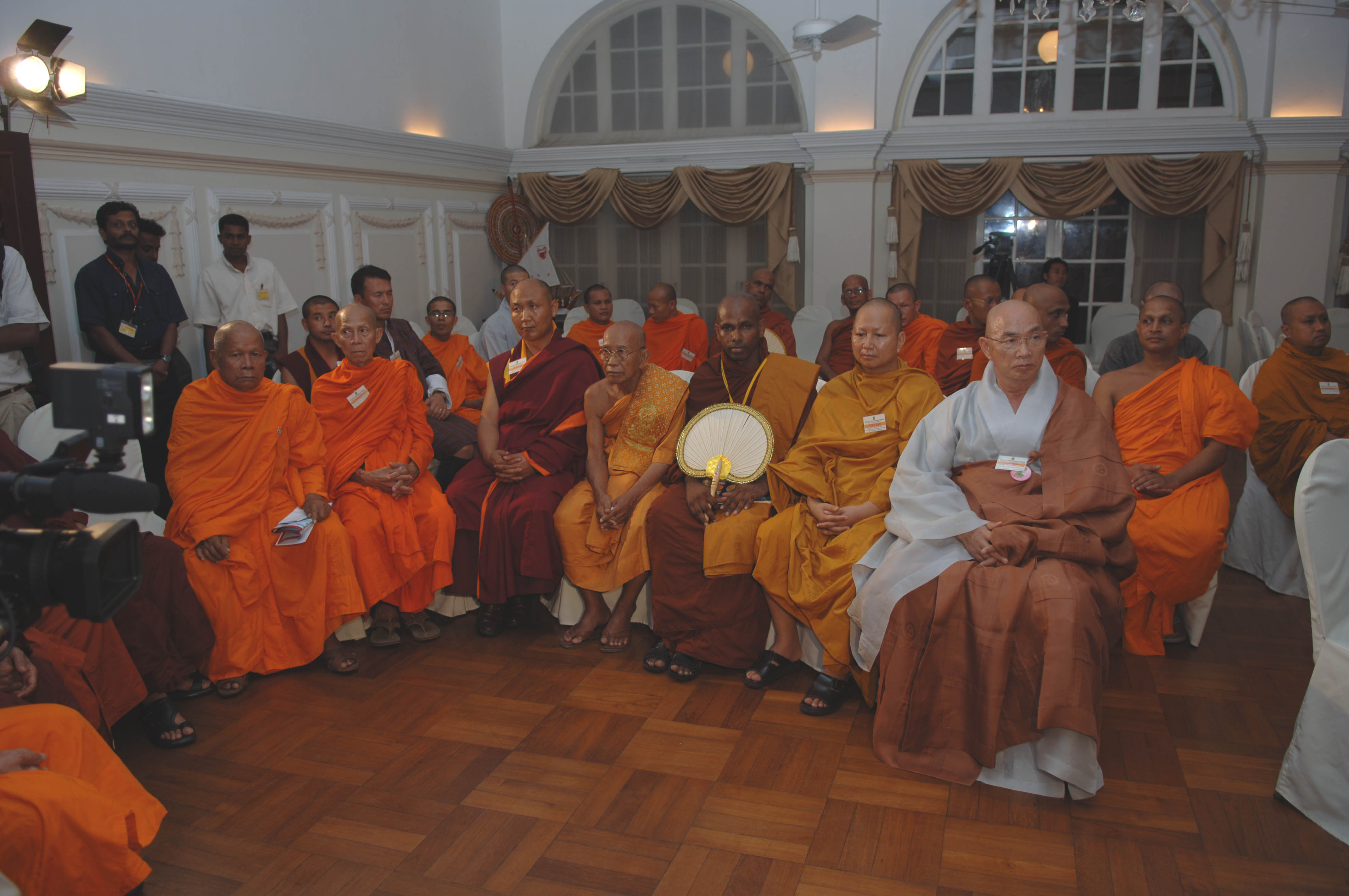 at President house on 17.05.2006 vesak day.jpg